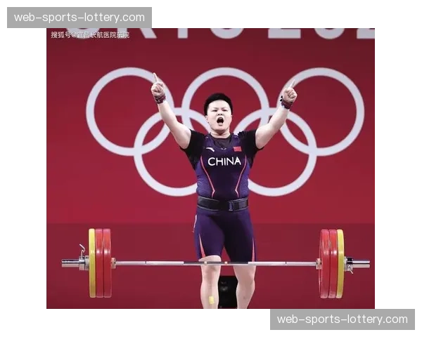 汪周雨拥抱银牌得主，两位母亲级选手的相互致敬